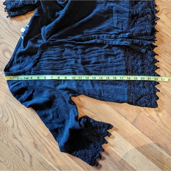 American Eagle Black Boho Crochet Lace Trim Button Down Peasant Top M/M - Picture 9 of 9